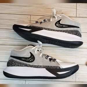 Nike Kyrie Flytrap 6 Air Zoom men's size 7.5 (sa201)